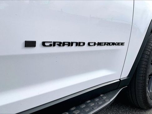Used 2024 Jeep Grand Cherokee Limited w/ Black Appearance Package image 42
