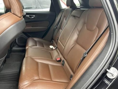 Used 2024 Volvo XC60 B5 Ultimate w/ Protection Package Premier AWD/4WD image 7