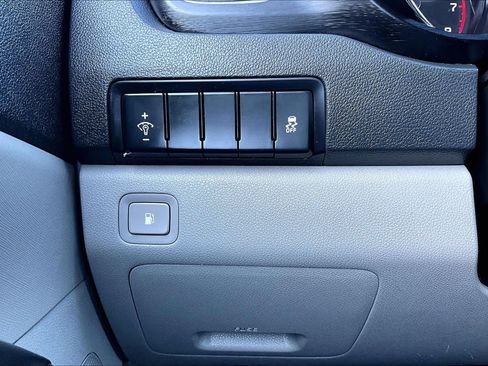 Used 2019 Kia Sedona LX FWD image 33