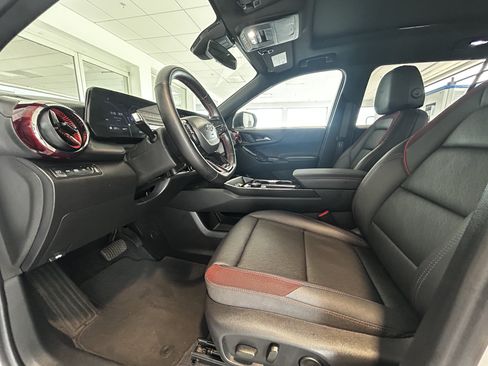 Used 2025 Chevrolet Equinox RS w/ Convenience Package III AWD/4WD image 2