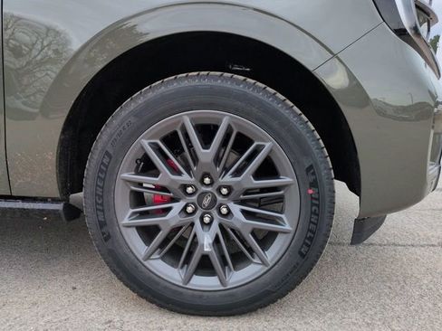 New 2025 Ford Expedition Platinum w/ Stealth Performance Package image 10