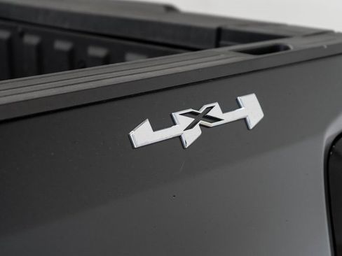 Used 2024 GMC Sierra 1500 SLT image 9