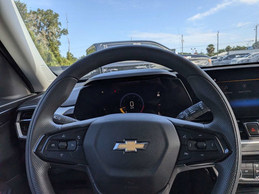 Used 2025 Chevrolet TrailBlazer LT FWD image 18