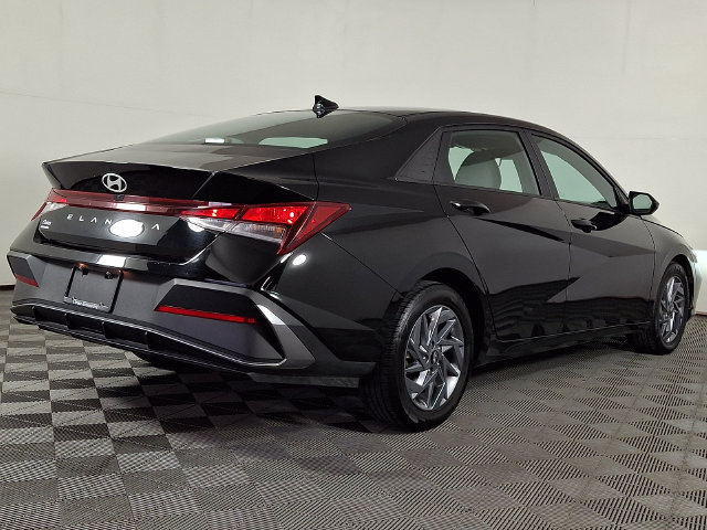 Used 2024 Hyundai Elantra SEL FWD image 9