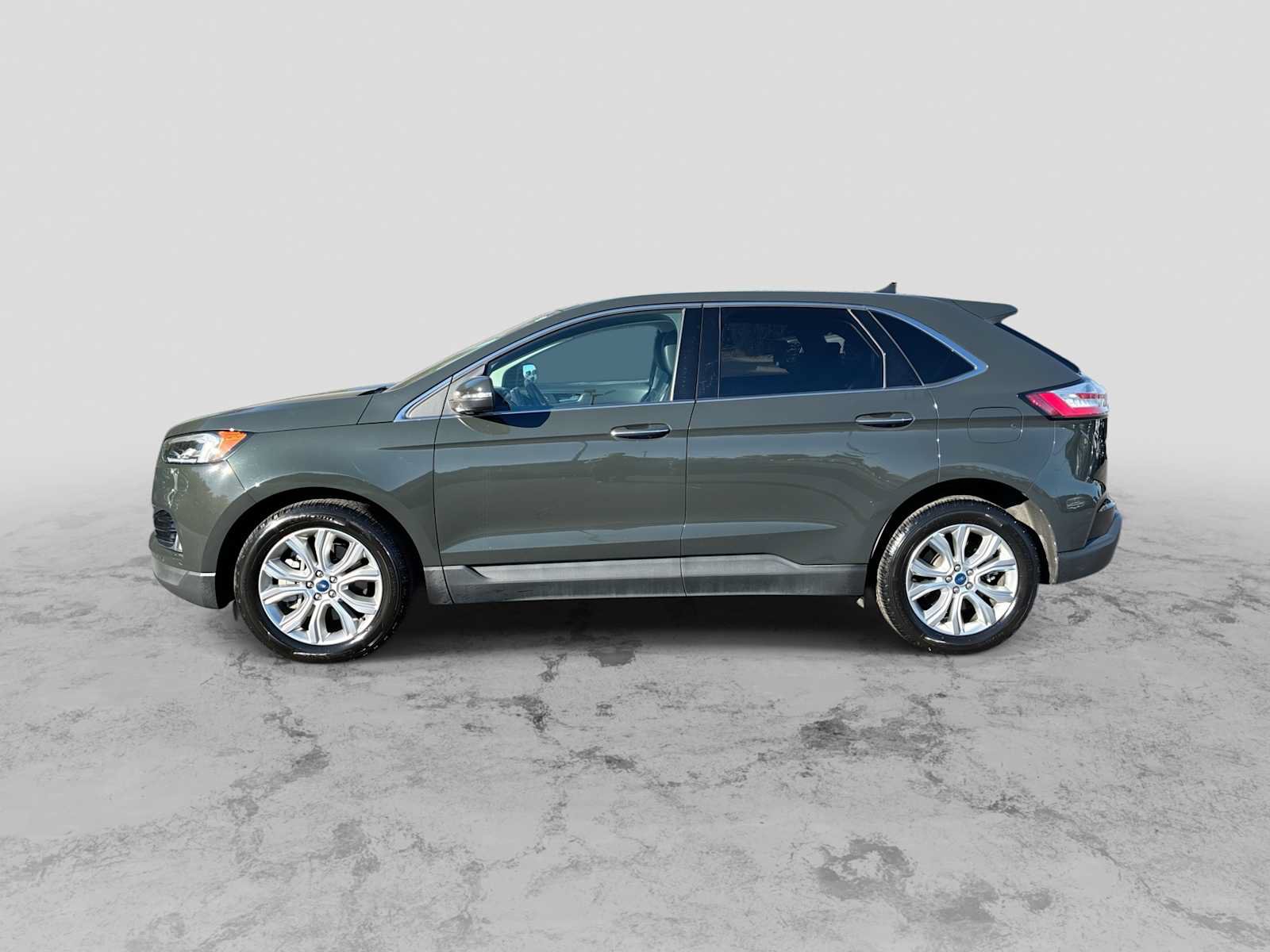 Used 2022 Ford Edge Titanium w/ Equipment Group 301A AWD/4WD image 5