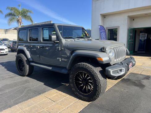 Used 2020 Jeep Wrangler Unlimited Sahara w/ LED Lighting Group AWD/4WD image 7