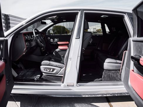 Used 2024 Rolls-Royce Phantom Sedan RWD image 41