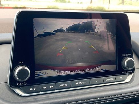 Used 2023 Nissan Rogue S image 21