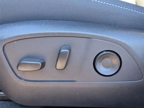 New 2026 Chevrolet Traverse LT image 16