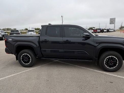 Used 2024 Toyota Tacoma TRD Off-Road w/ TRD Off Road Upgrade Package AWD/4WD image 4