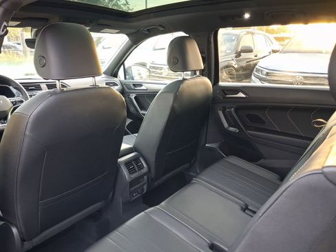 Used 2022 Volkswagen Tiguan SE R-Line FWD image 7