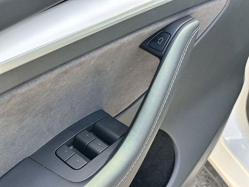 Used 2025 Tesla Model Y Long Range RWD image 21