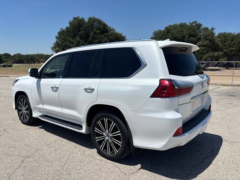 Used 2019 Lexus LX 570 4WD w/ Luxury Package image 6
