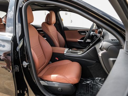 Used 2022 Mercedes-Benz C 300 Sedan w/ Exclusive Trim Package image 37