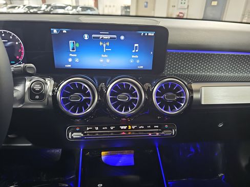 Used 2026 Mercedes-Benz GLB 250 image 20