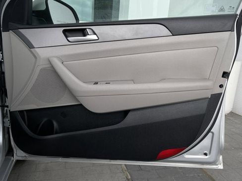 Used 2015 Hyundai Sonata SE w/ Option Group 09 FWD image 17