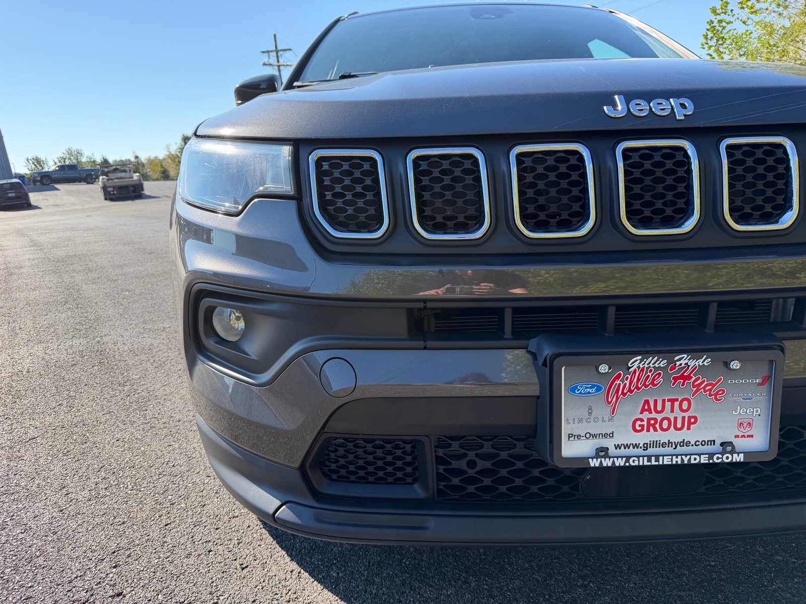 Used 2023 Jeep Compass Latitude w/ Sun and Sound Group AWD/4WD image 4