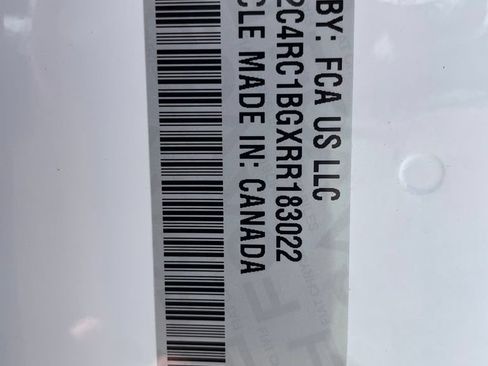 Used 2024 Chrysler Pacifica Touring-L FWD image 33