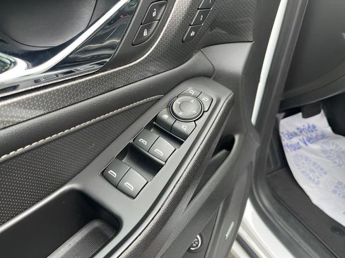 Used 2023 Chevrolet Traverse Premier image 19