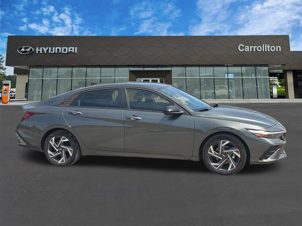 Certified 2025 Hyundai Elantra Sport FWD image 4