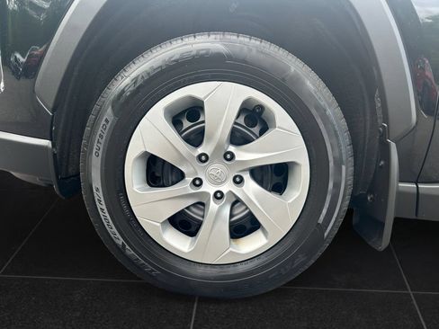 Used 2022 Toyota RAV4 LE AWD/4WD image 6