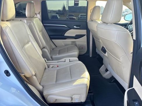 Used 2016 Toyota Highlander Limited image 23