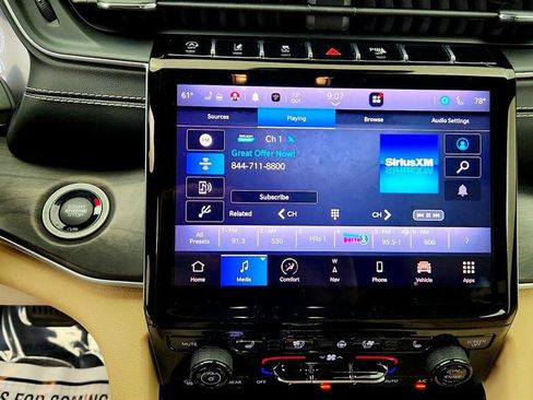 Used 2023 Jeep Grand Cherokee L Limited w/ Luxury Tech Group II AWD/4WD image 18