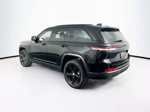 Used 2023 Jeep Grand Cherokee Limited w/ Black Appearance Package image 5