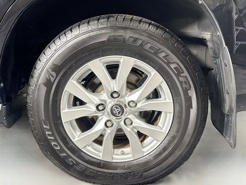 Used 2017 Toyota Land Cruiser image 42