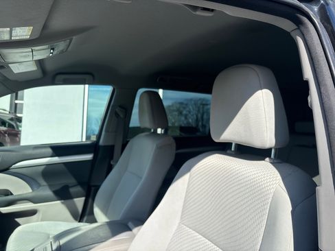 Used 2015 Toyota Highlander LE image 13