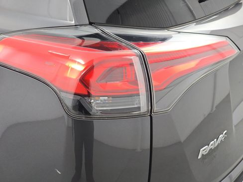 Used 2018 Toyota RAV4 Limited FWD image 34