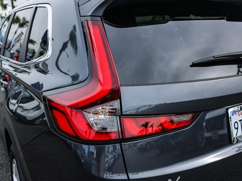 Used 2025 Honda CR-V LX image 8