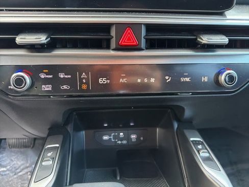 Used 2024 Kia Sorento S image 27