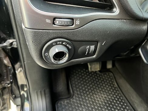 Used 2020 Jeep Cherokee Latitude w/ Cold Weather Group image 24