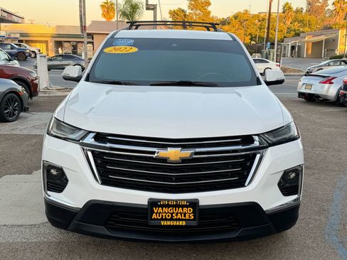 Used 2022 Chevrolet Traverse LT image 3
