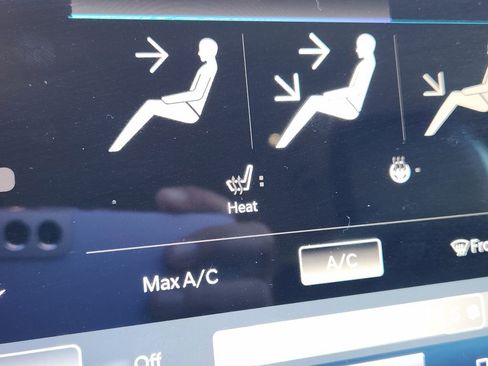 Certified 2024 Chrysler Pacifica Touring-L image 24