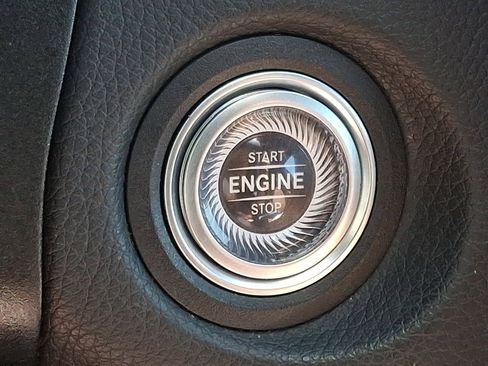 Used 2022 Mercedes-Benz GLC 300 4MATIC image 22