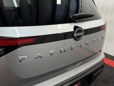 Used 2025 Nissan Pathfinder SV FWD image 14