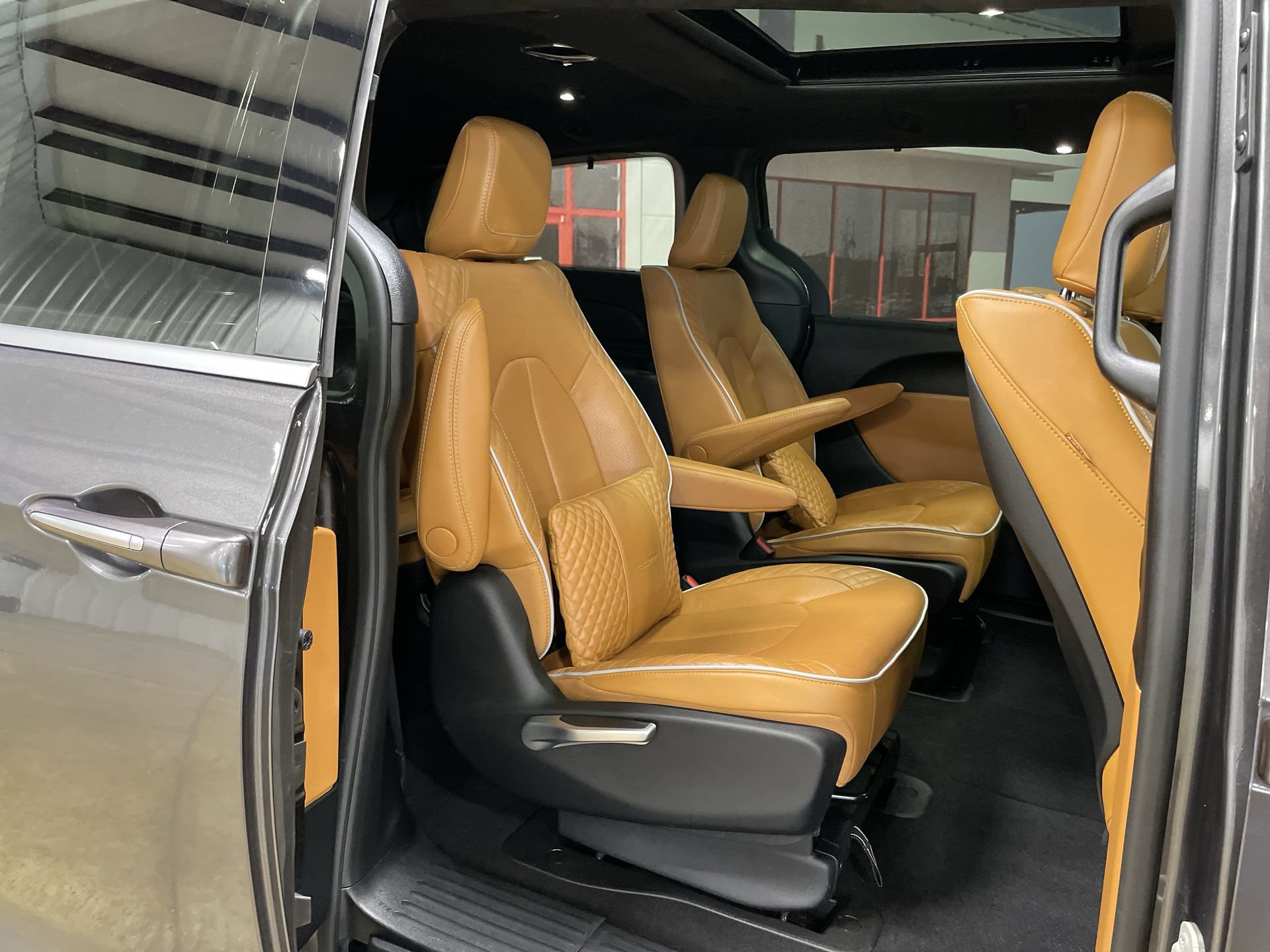 Used 2022 Chrysler Pacifica Pinnacle FWD image 32