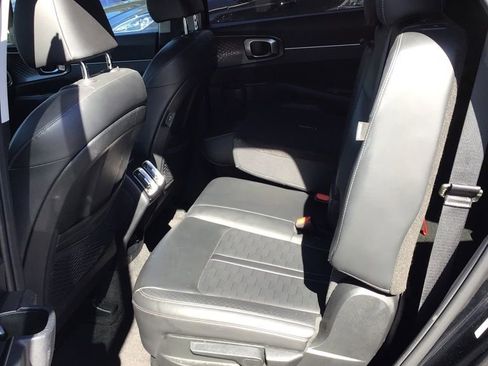 Used 2024 Kia Sorento S image 6
