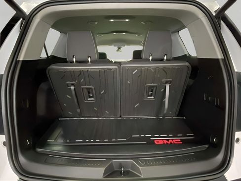 Used 2023 GMC Acadia SLE w/ Driver Convenience Package image 17