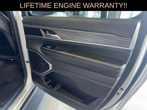 Certified 2024 Jeep Wagoneer L Series II w/ Flexible Seating Group image 34