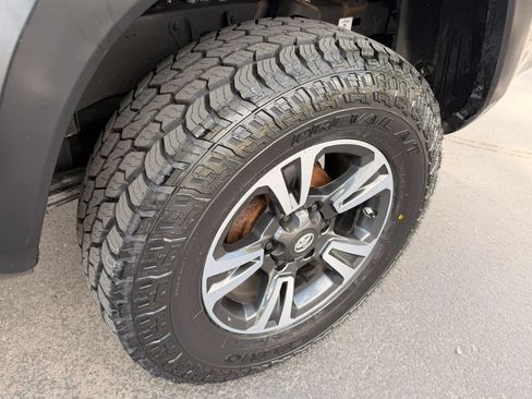 Used 2020 Toyota Tacoma TRD Off-Road AWD/4WD image 20