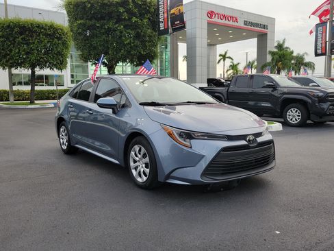 Used 2023 Toyota Corolla LE FWD image 2