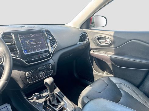 Used 2019 Jeep Cherokee Limited w/ Technology Group AWD/4WD image 23