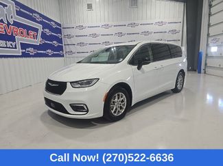 Used 2024 Chrysler Pacifica Touring-L video 1