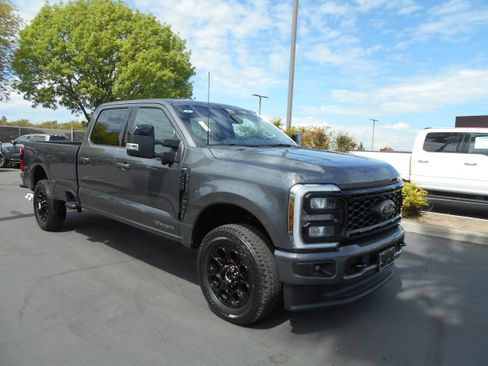 Used 2026 Ford F250 Lariat w/ Black Appearance Package image 2