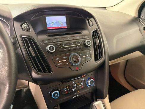 Used 2015 Ford Focus SE w/ SE Cold Weather Package FWD image 16