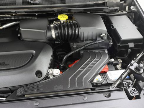 Used 2024 Chrysler Pacifica Touring-L FWD image 18