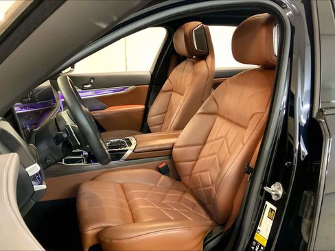 Certified 2023 BMW 760i xDrive image 8